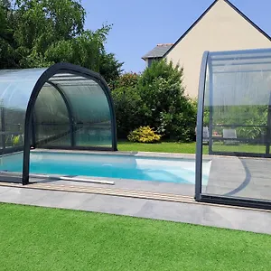 Bord De Avec Piscine Et Jacuzzi Villa